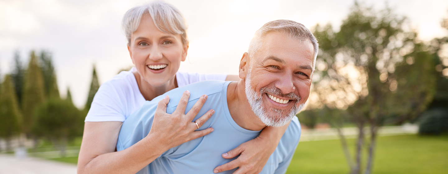 Lebensmittel und Gewohnheiten, die Ihre Zähne färben